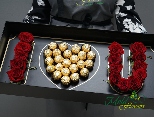 Cutie neagră cu trandafiri "I Love You" cu ferrero rocher foto